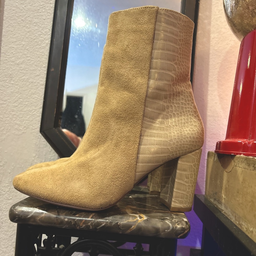 Chinese Laundry Koraline cream bootie Size 8.5